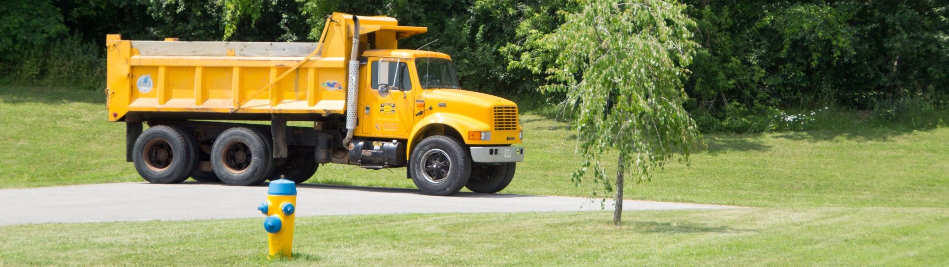 Water truck and water hydrant